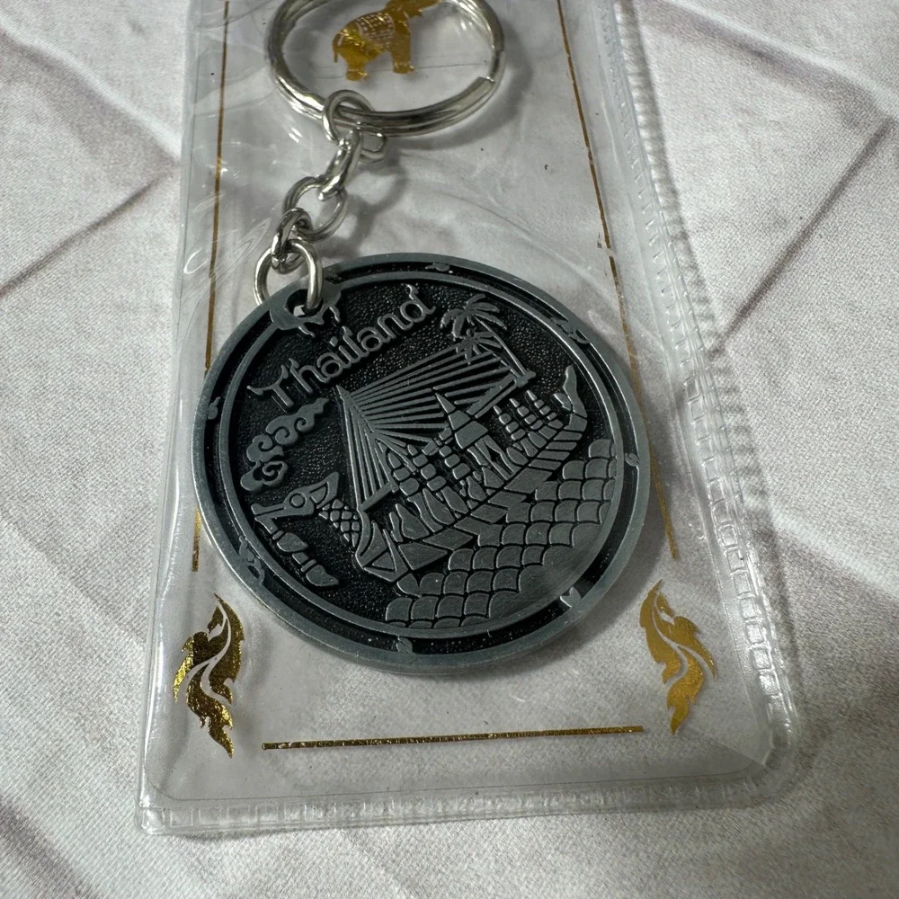 Thailand Souvenir Keychain Elephant and Temple‎ Design Silver Tone Pewter